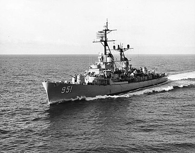 USS Turner Joy (DD-951) seen from USS Bon Homme Richard (CV-31), 25 August 1962.jpg
